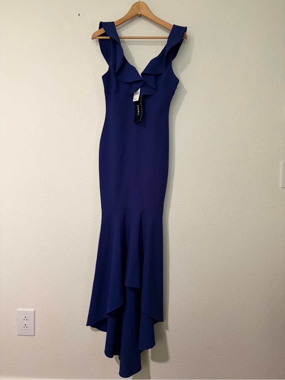 NWT Likely Rowen Ruffle V-Neck Sleeveless Fitted Gown in A Deep Blue Hue Size 6